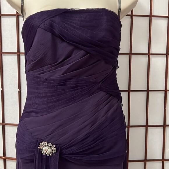 WHITE VERA WANG PURPLE STRAPLESS ELEGANT GOWN WEDDING‎ PROM SIZE 0 - Picture 4 of 9